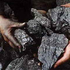 Сто малообеспеченных семей, проживающих в Краснобродском получили по четыре тонны гуманитарного угля